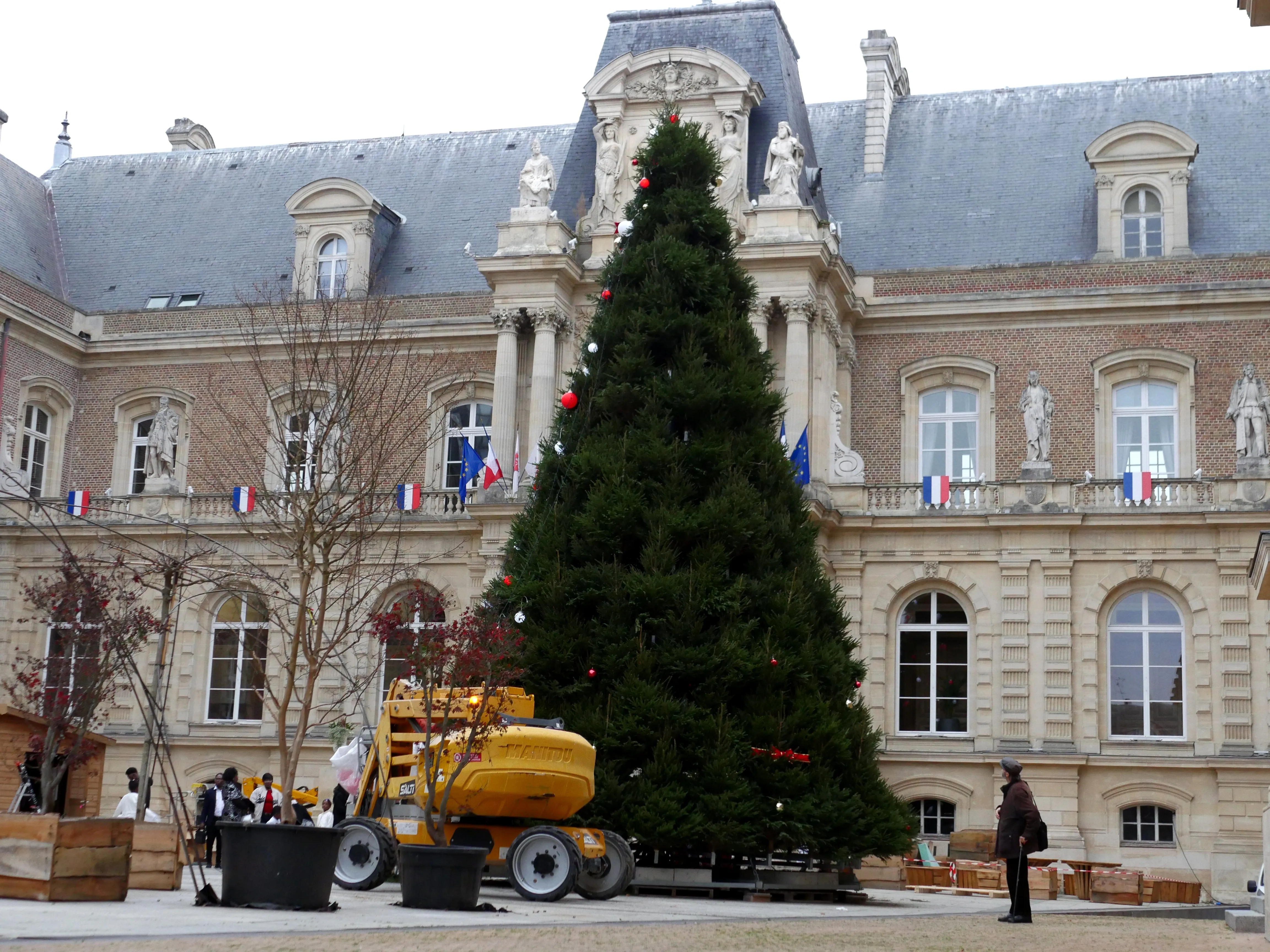 LES MAGICIENS DU GRAND SAPIN
