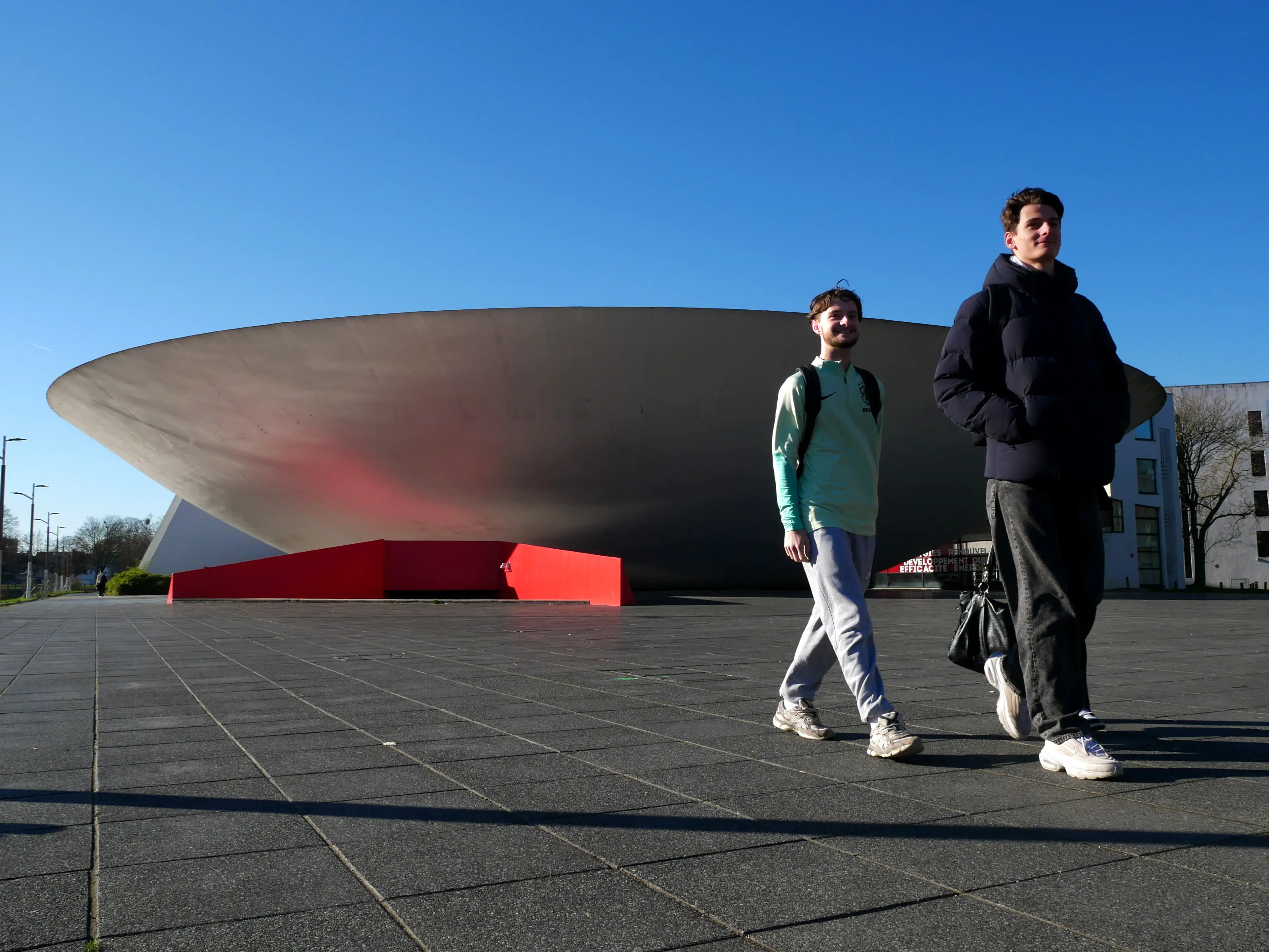 UNE SOUCOUPE POUR LES INGÉNIEURS