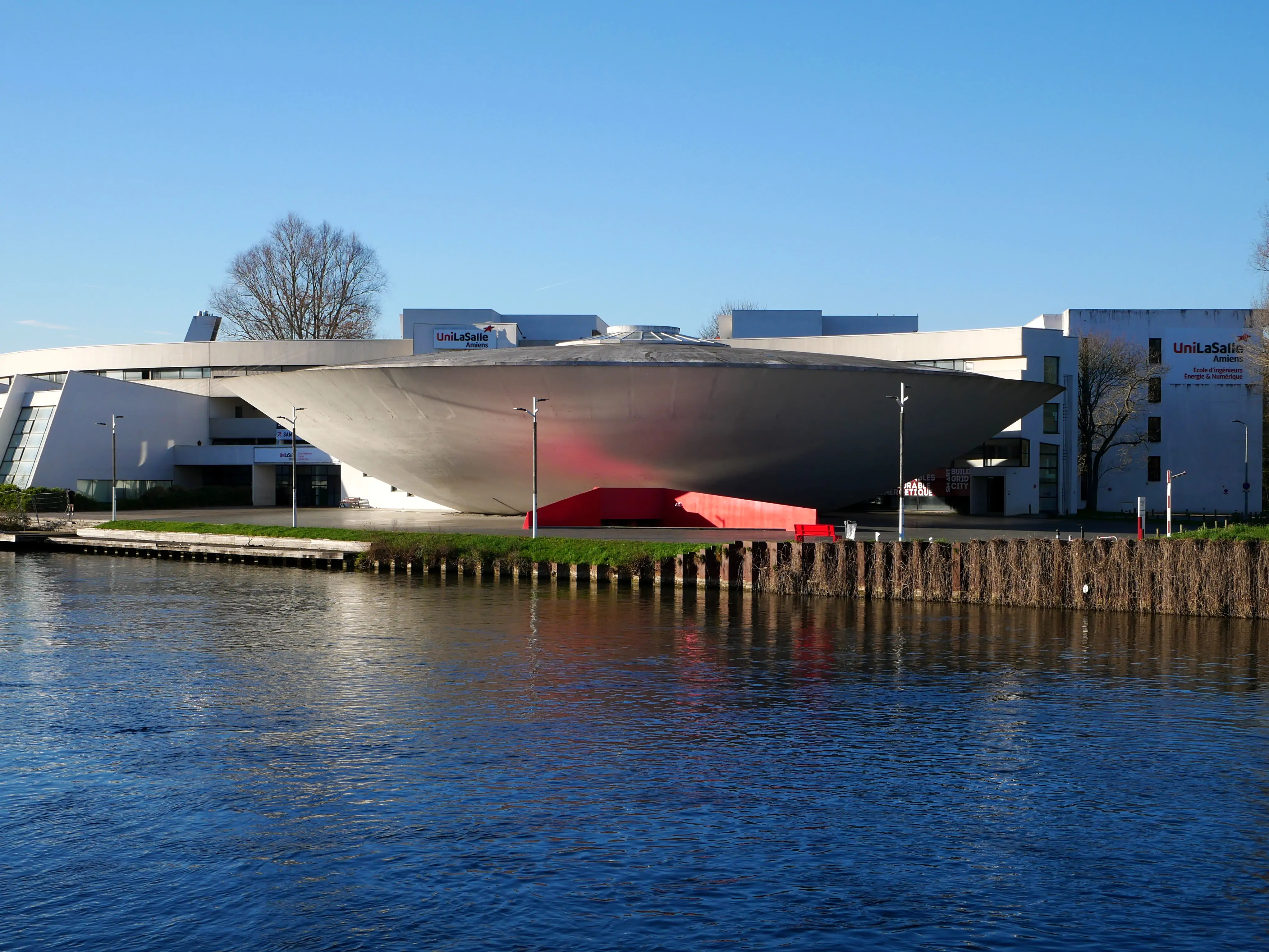 UNE SOUCOUPE POUR LES INGÉNIEURS
