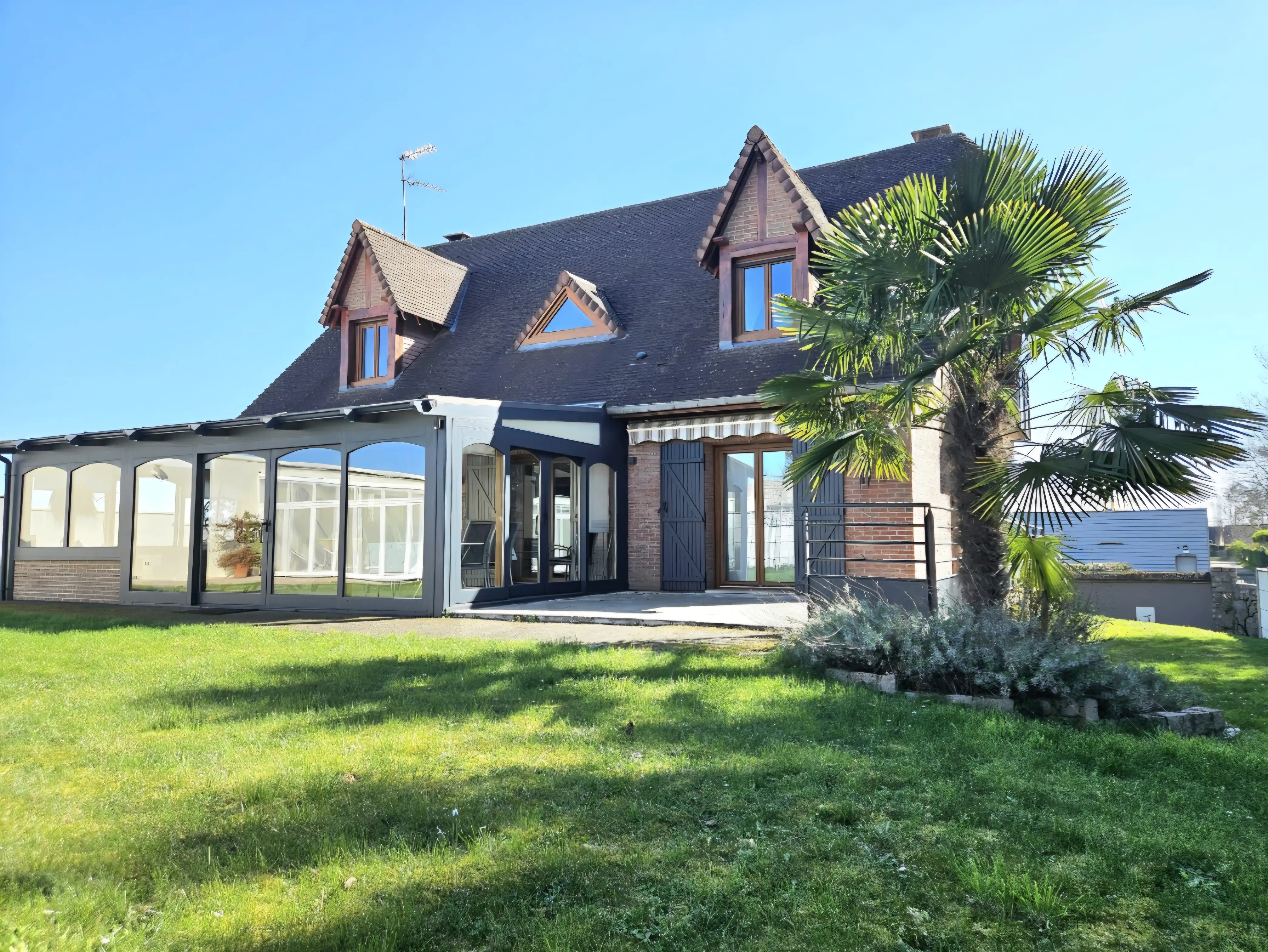 Maison avec piscine couverte