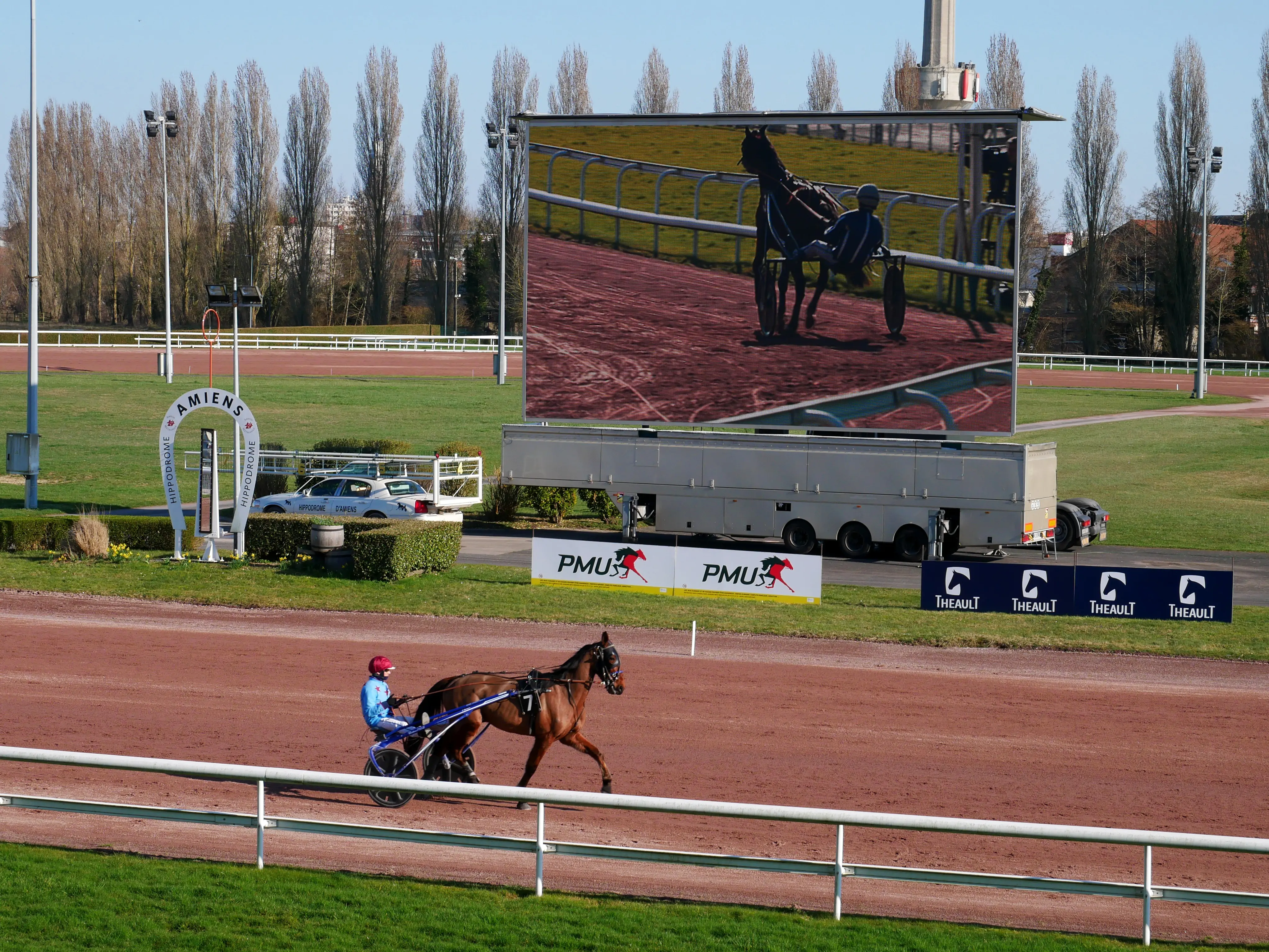 Quand la passion du trot fait vibrer la ville...