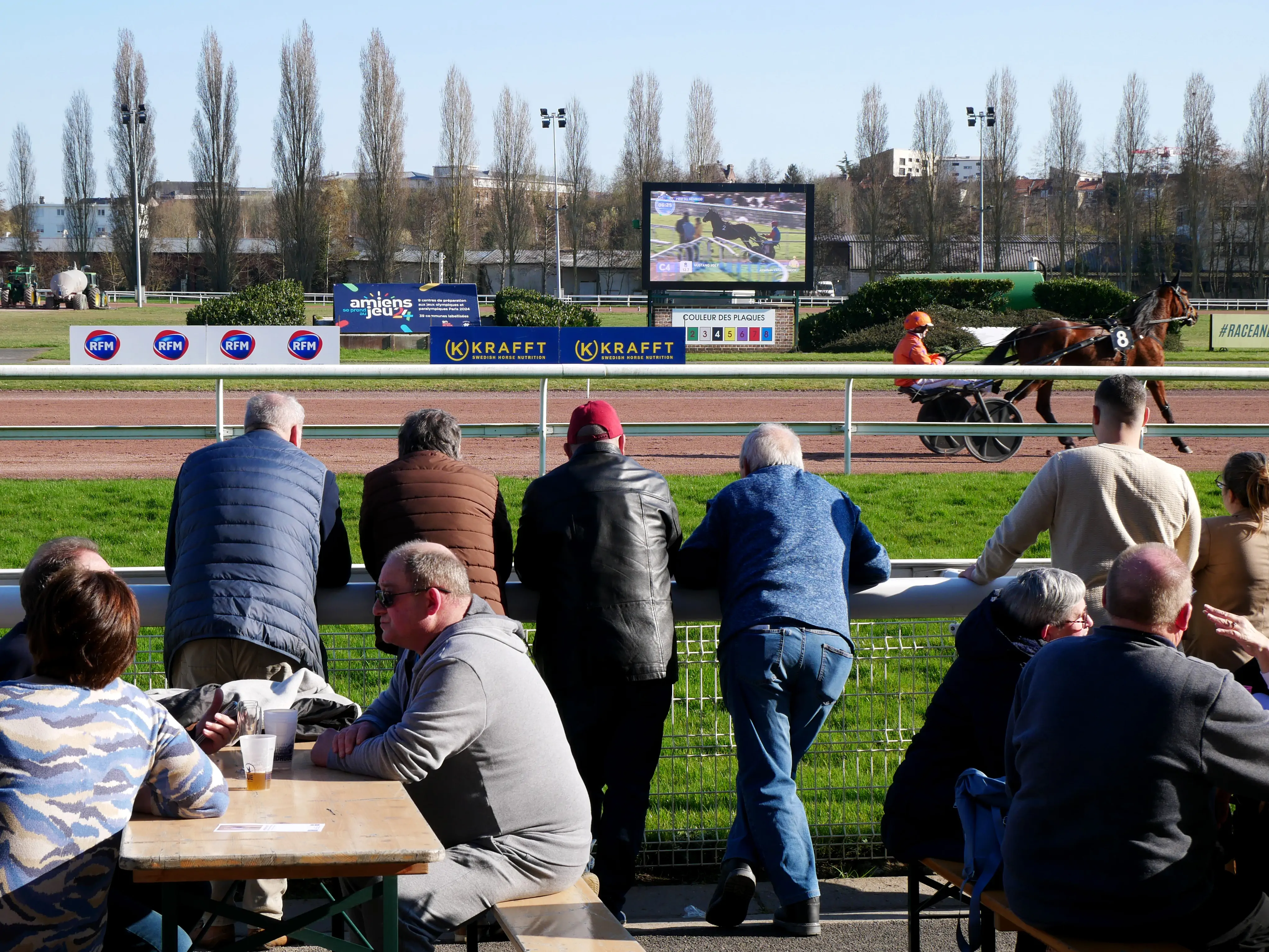 Quand la passion du trot fait vibrer la ville...